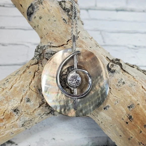 Dark Delicate Mother of Pearl Shell Round Music Note with Cubic Zirconia Jeweled - Picture 2 of 6